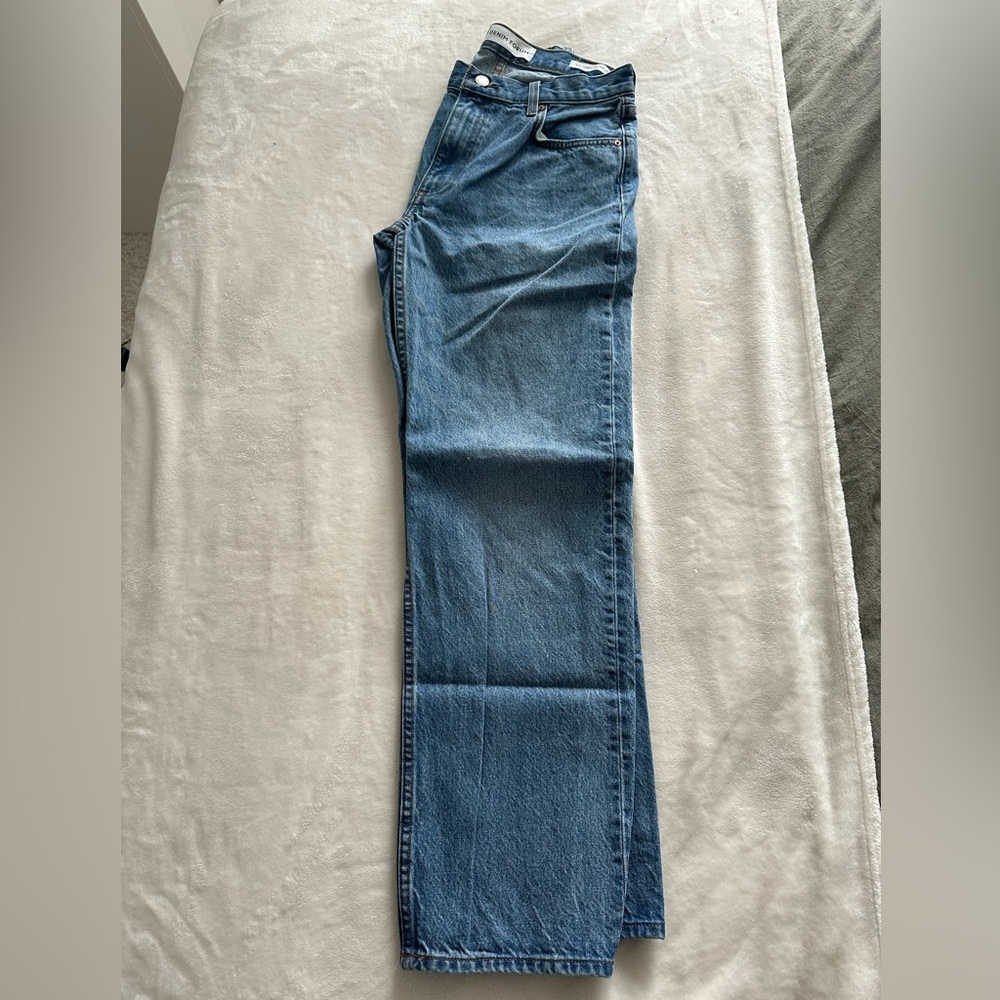 Aritzia Denim Forum The Comfy Low Loose medium wash jeans